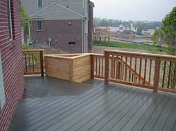 deck with raised planter 